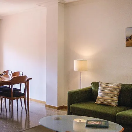 Apartment 4 Bedroom Stunning In *